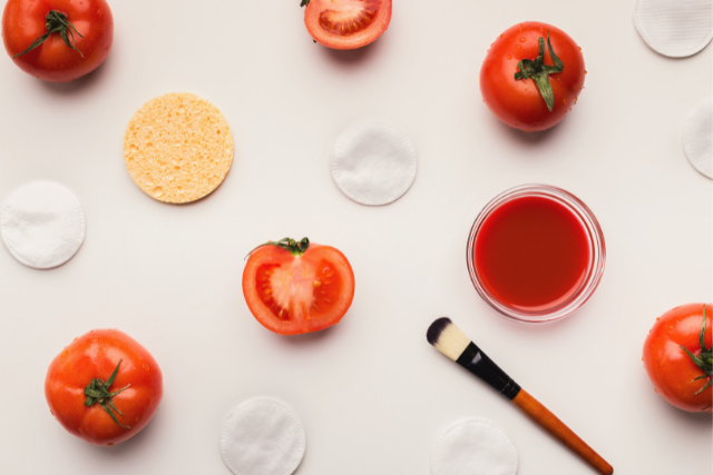 Mashed tomato face mask for infection-free skin