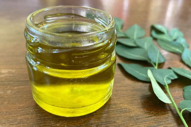 curry leaves have a good protein content that can be juiced into haircare ingredients to make the perfect hair oil for hair growth and fighting hair fall