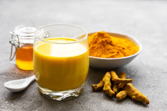 Turmeric is a herb loved by alternative medicine systems such as Ayurveda, thanks to its excellent healing, anti-inflammatory, disinfectant, and cleansing properties. Milk is good to soothe your body and give it some calcium and protein